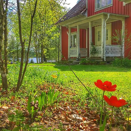 Viktors Affaershus Bed and Breakfast Atran Buitenkant foto