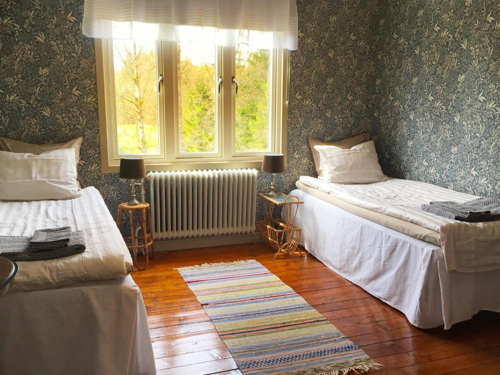 Viktors Affaershus Bed and Breakfast Atran Buitenkant foto
