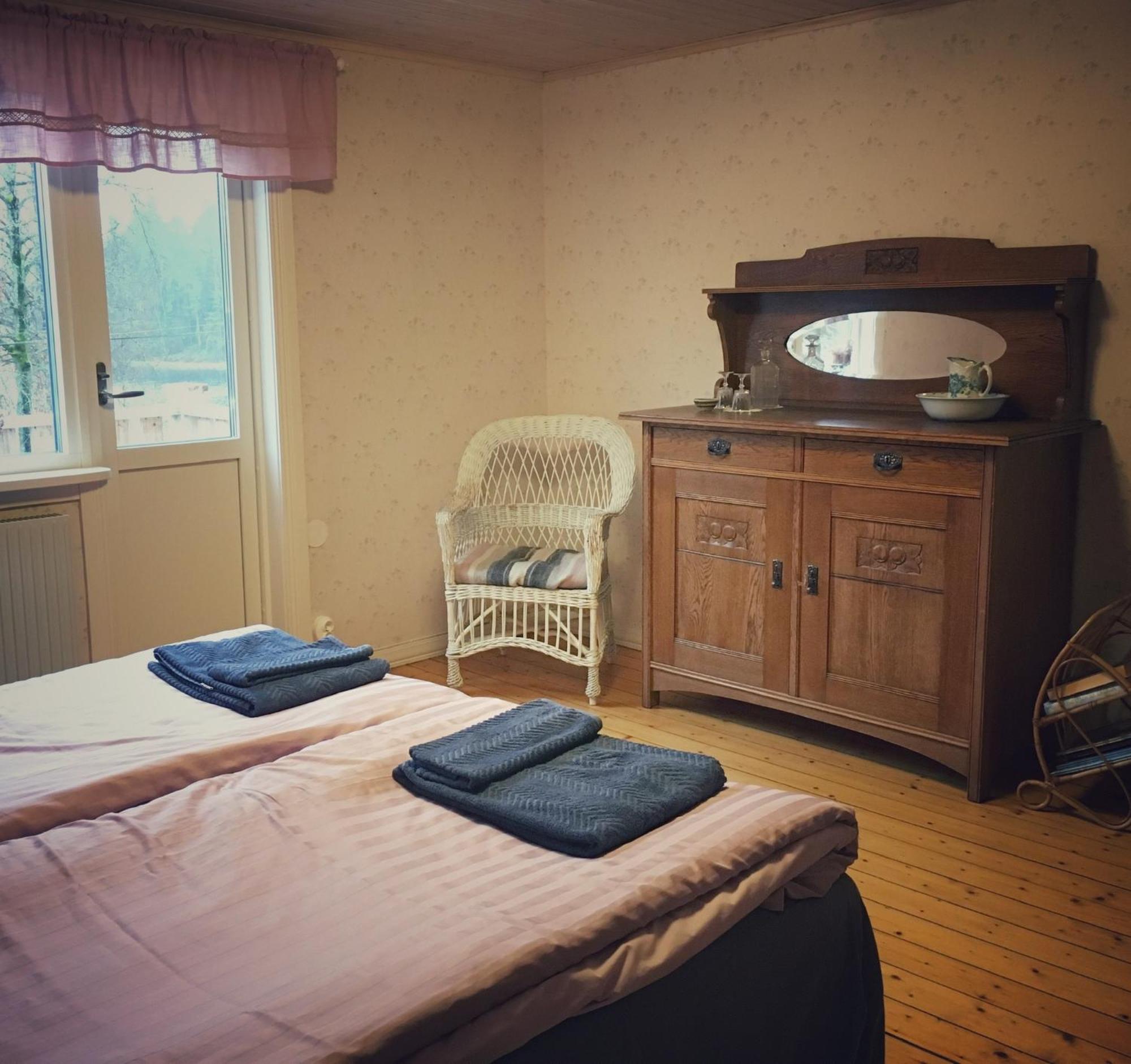 Viktors Affaershus Bed and Breakfast Atran Buitenkant foto
