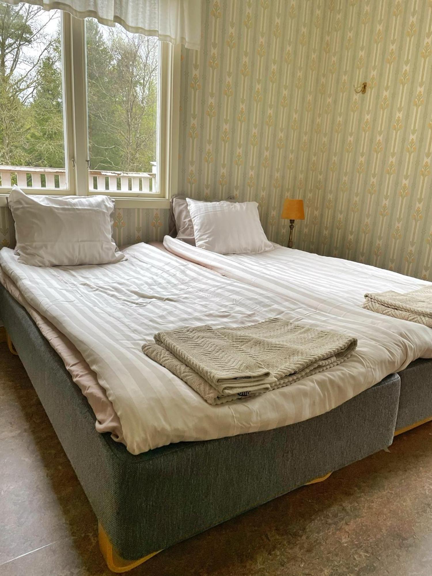 Viktors Affaershus Bed and Breakfast Atran Buitenkant foto